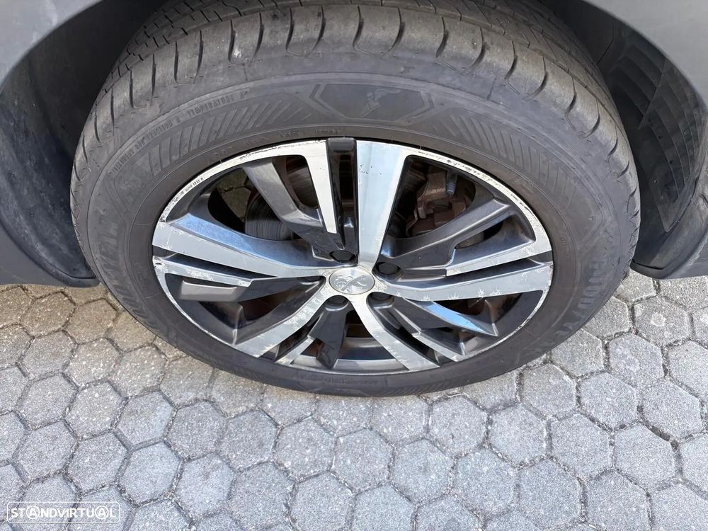 Peugeot 5008 1.2 PureTech Allure EAT8 - 13