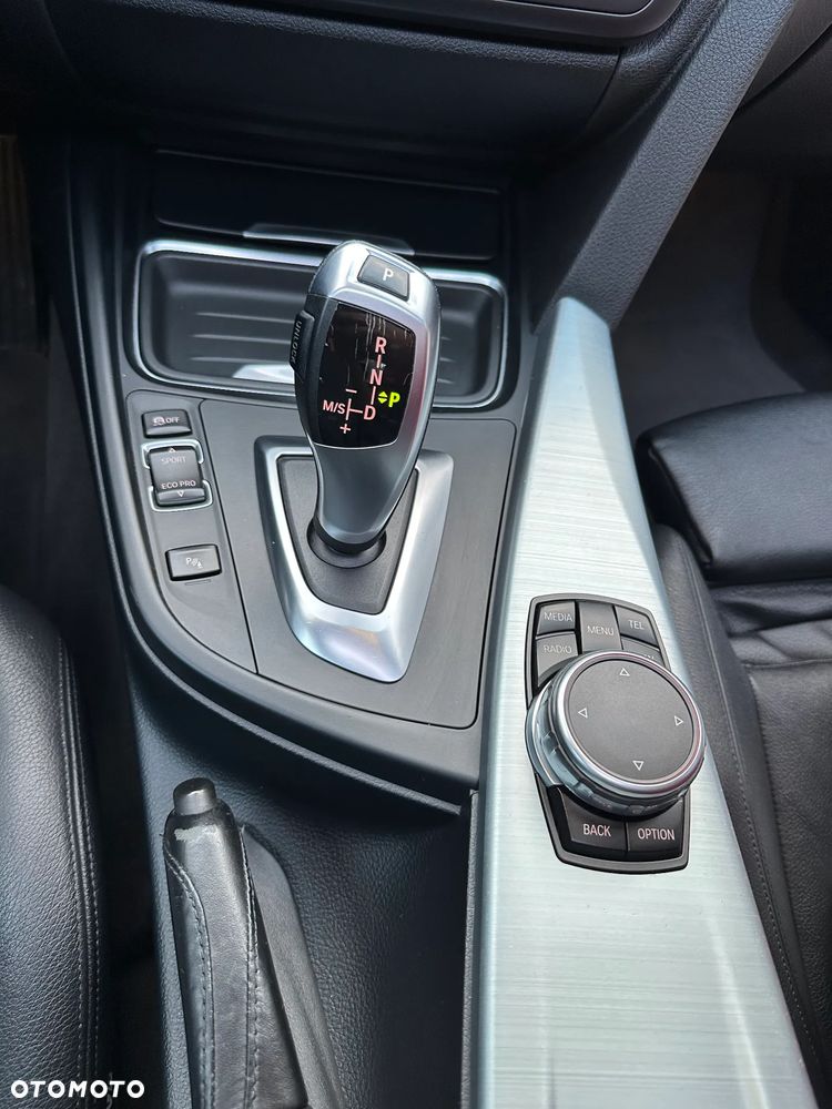 BMW Seria 3 325d M Sport - 35