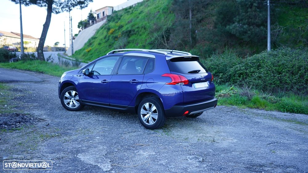 Peugeot 2008 1.2 PureTech Style - 4