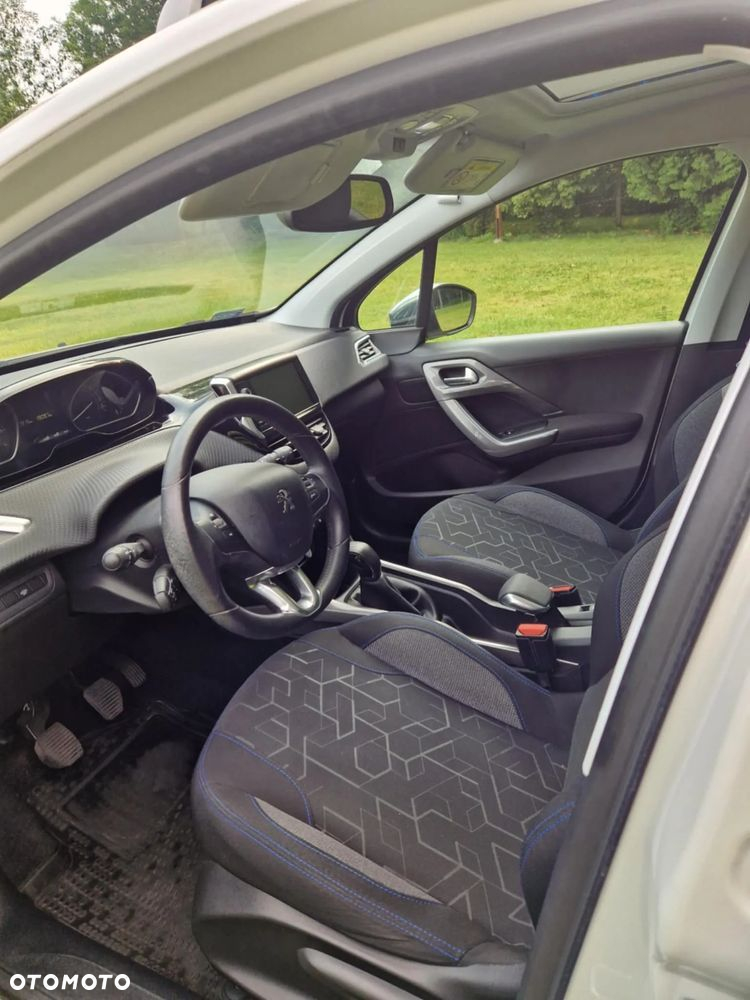 Peugeot 2008 1.2 Pure Tech Style S&S - 3