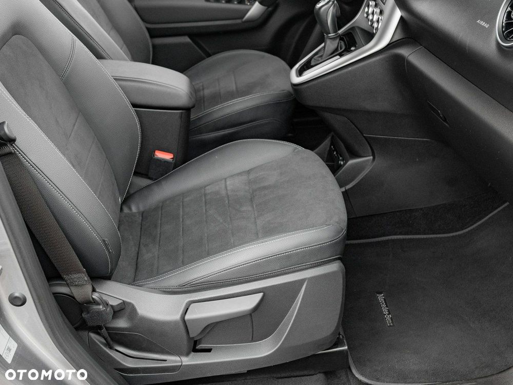 Mercedes-Benz Klasa T 180 d - 28