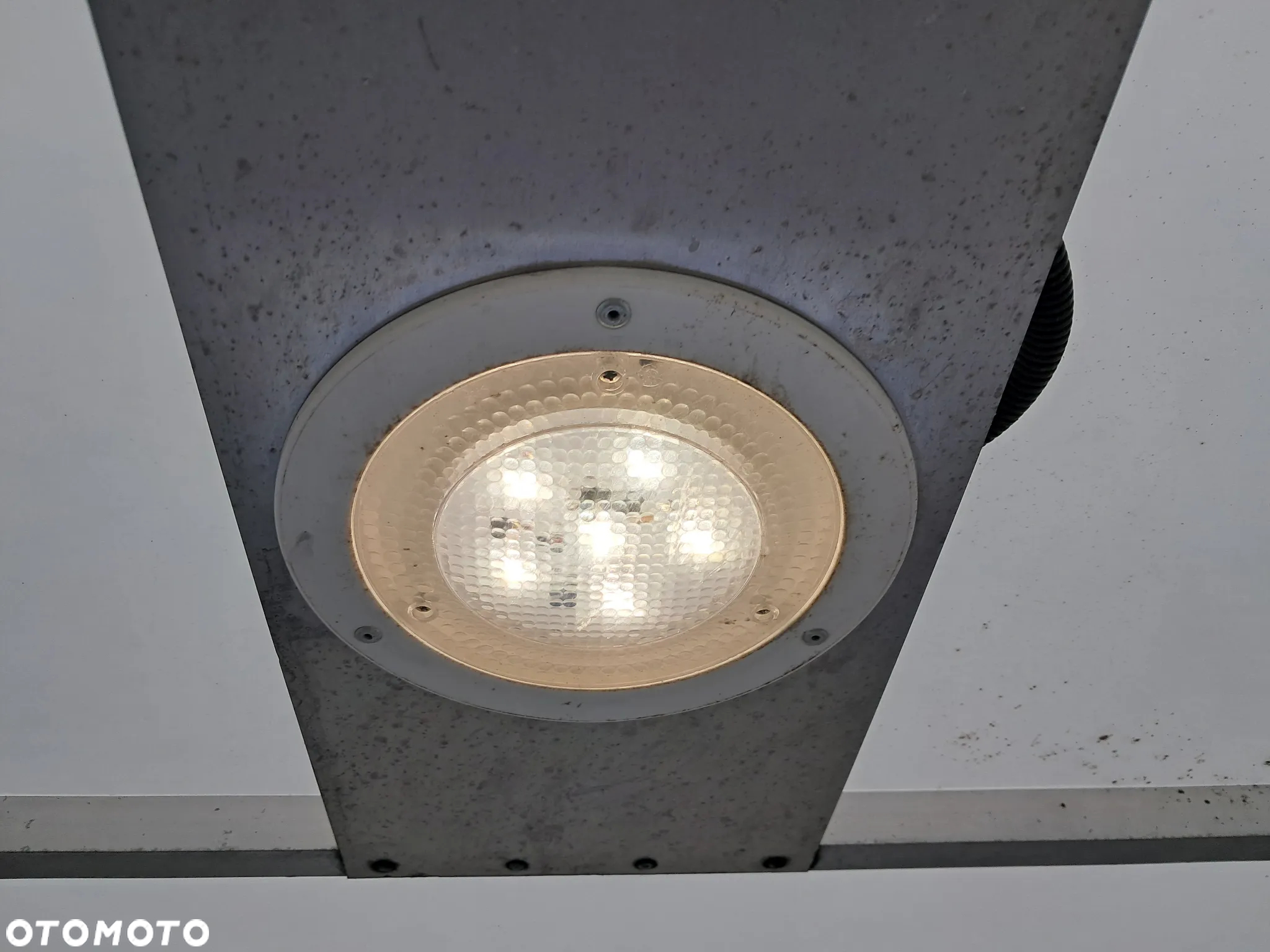 Iveco Daily 72C180 Kontener + Winda 1 Tona Salon Polska - 26