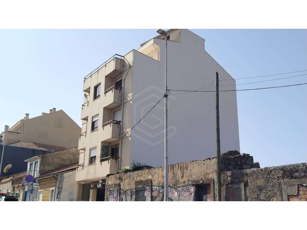 Terreno para construção a 1500m do Hospital de São João, São Mamede... - Grande imagem: 3/7