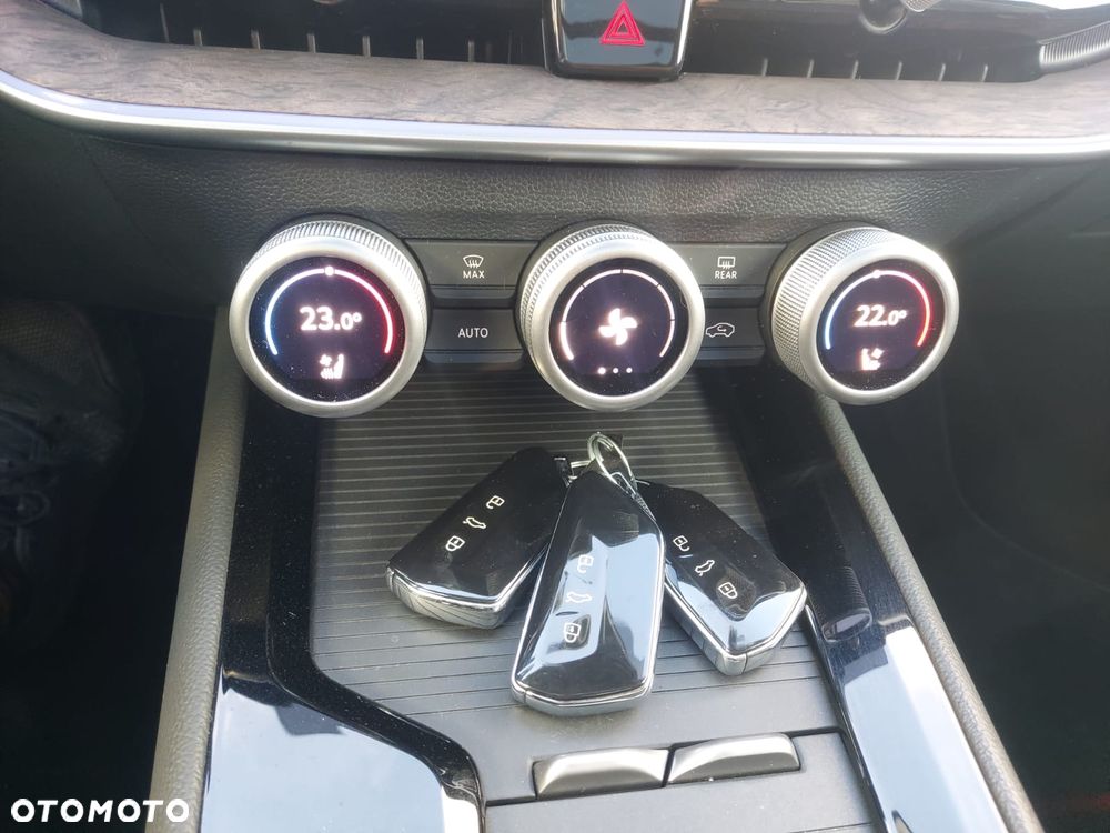 Skoda Superb 2.0 TDI 4x4 DSG L&K - 33