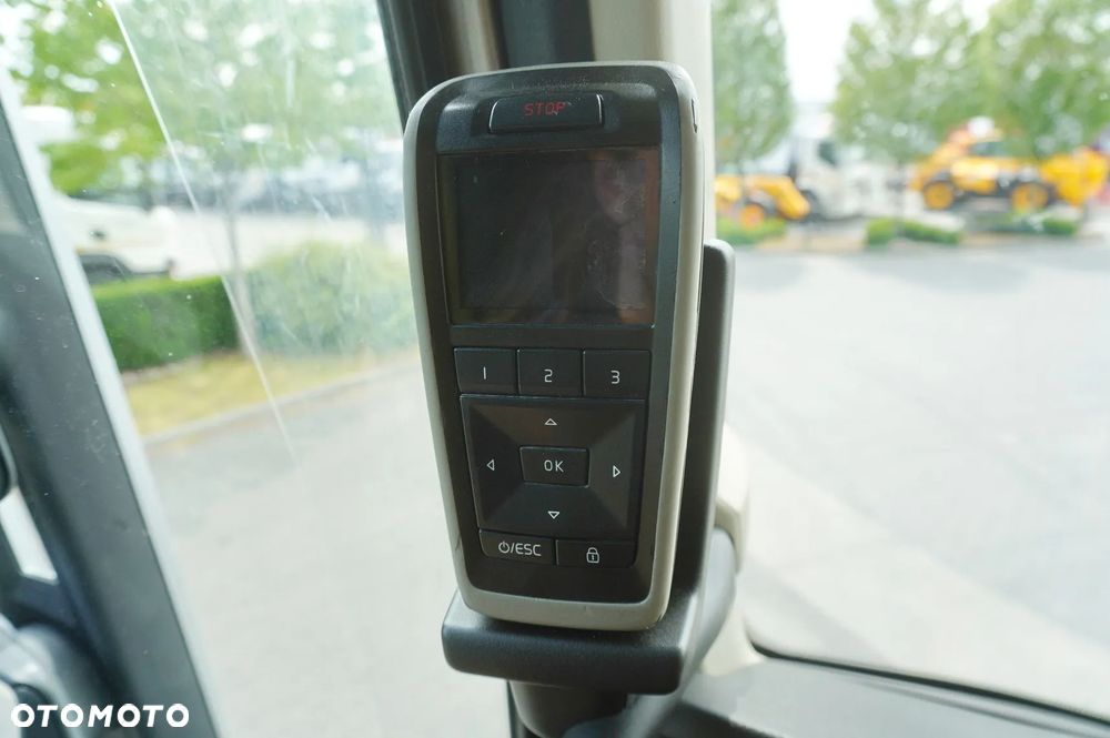 Volvo FH16 750 8x4x4 / 750 KM! / Rama do zabudowy / 4. oś skrętna i podnoszona - 23