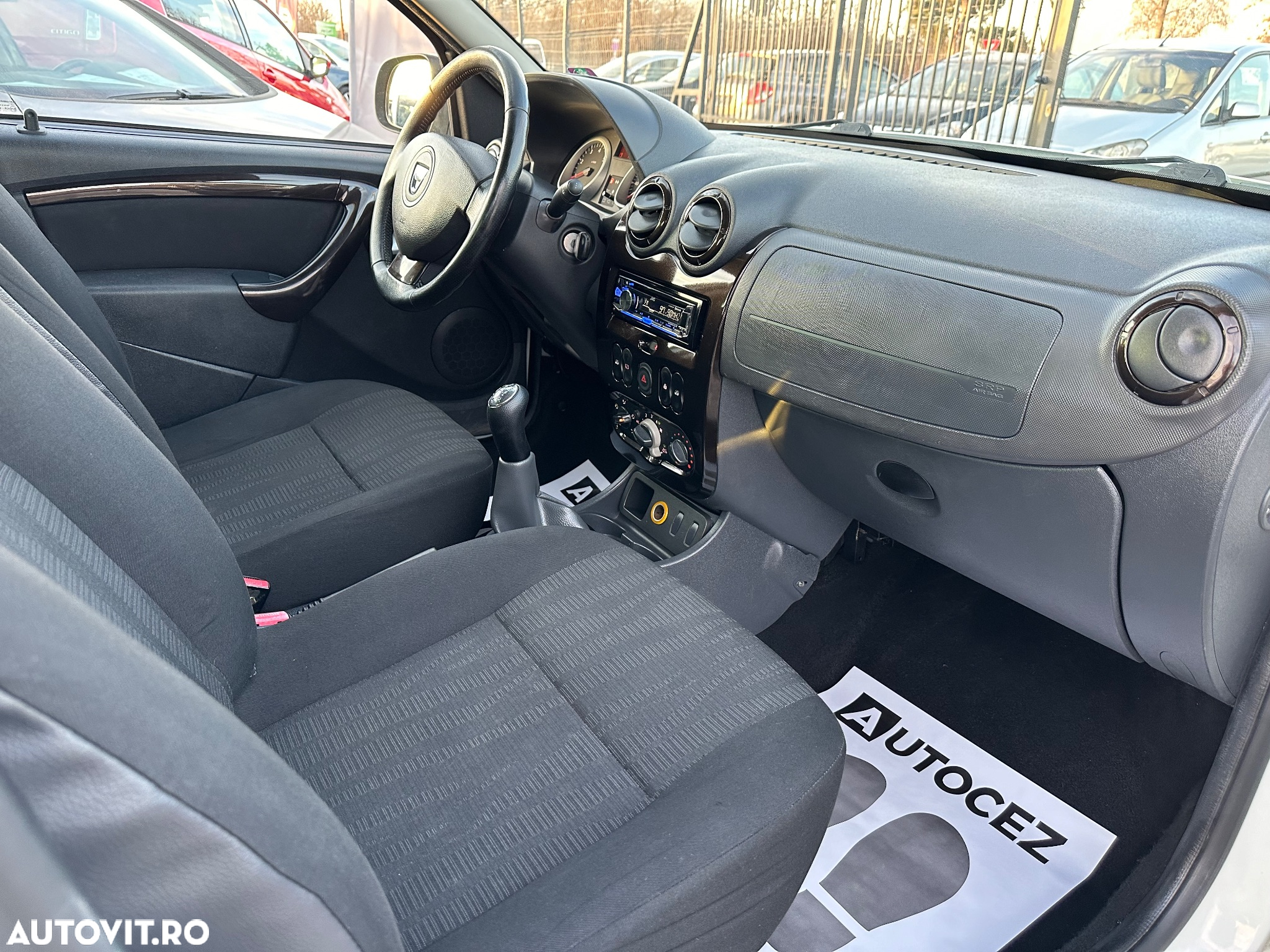 Dacia Duster 1.6 4x2 Laureate - 14