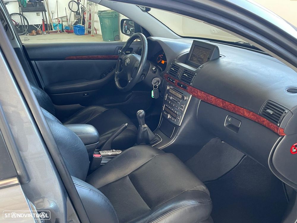 Toyota Avensis SW 2.0 D-4D Executive - 20
