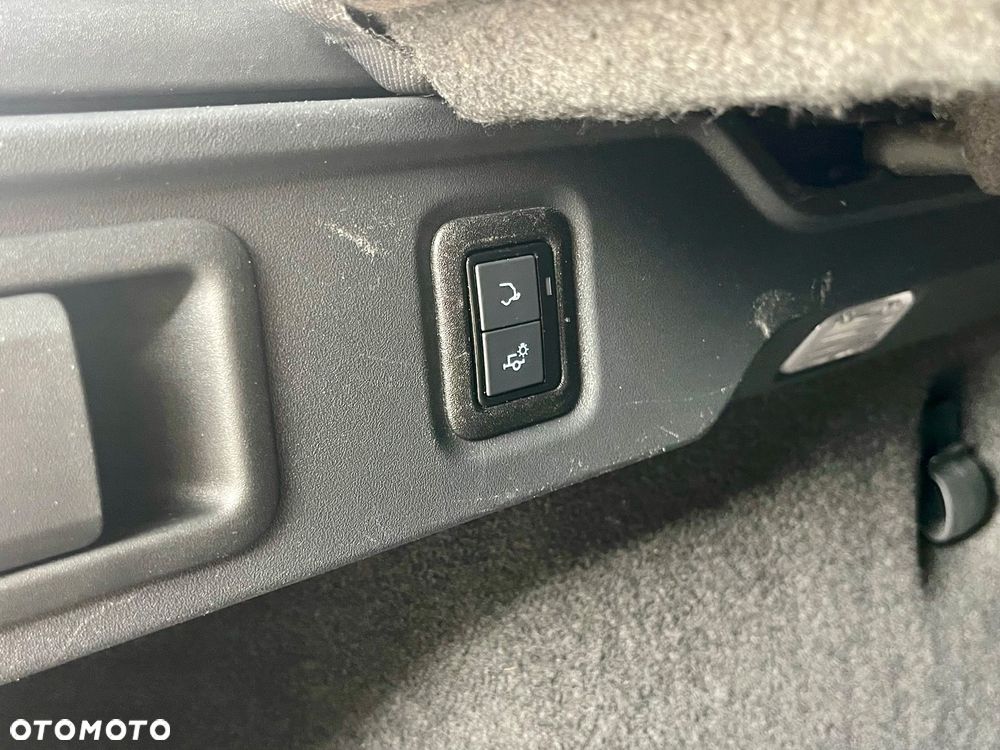 Jaguar F-Pace 25t AWD Portfolio - 35