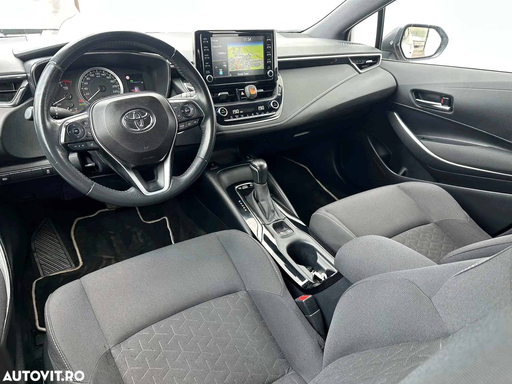 Toyota Corolla 1.8 HSD Business - 17