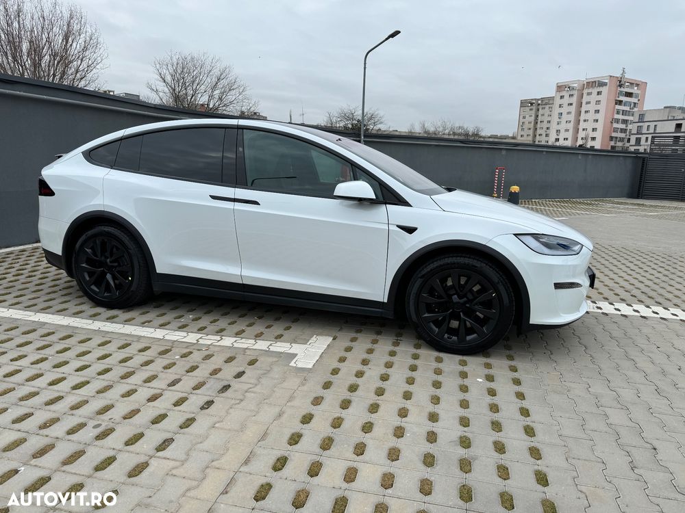 Tesla Model X - 7