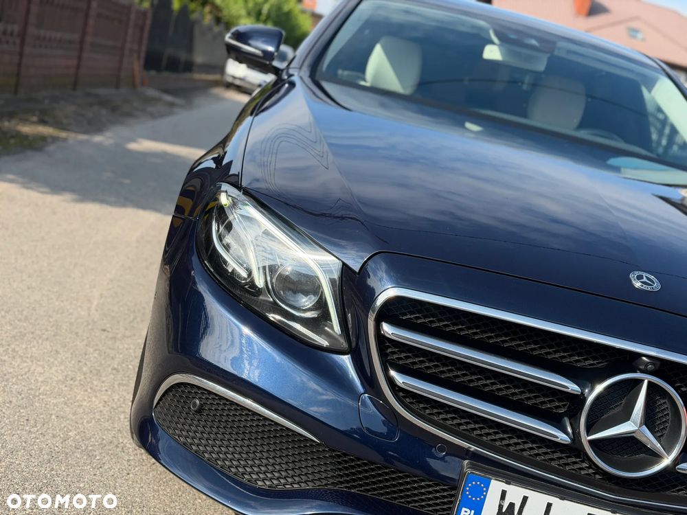 Mercedes-Benz Klasa E 220 d 4-Matic 9G-TRONIC - 38