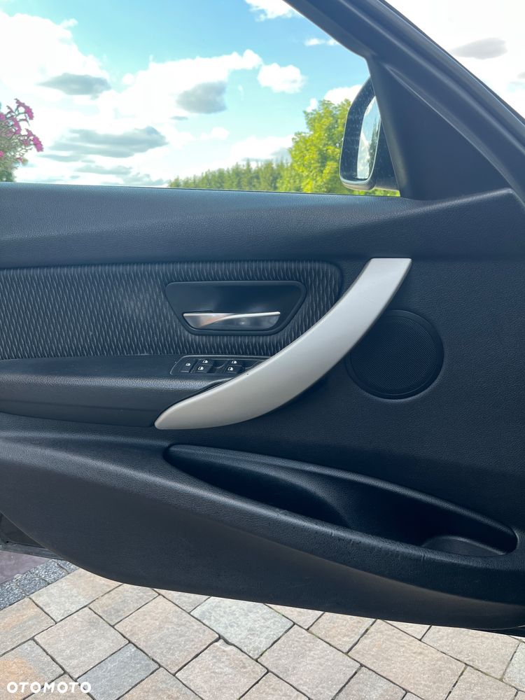 BMW Seria 3 316i - 24