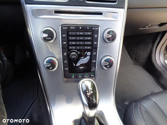 Volvo XC 60 D4 AWD Summum - 16