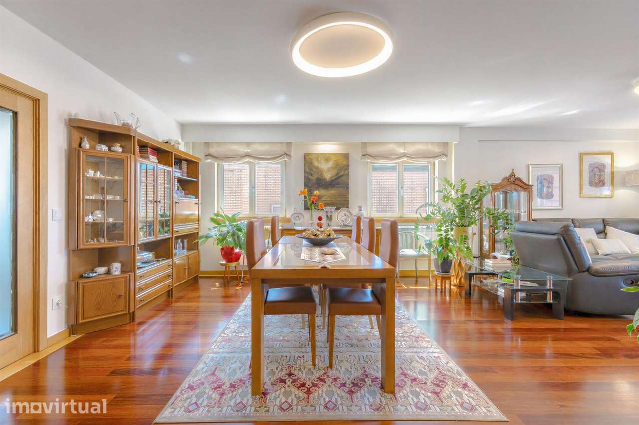 Apartamento T3 de áreas excecionais junto a Santo Ovídio - Grande imagem: 2/39