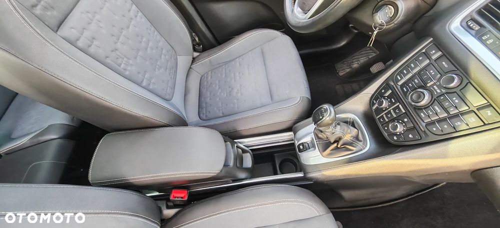 Opel Meriva 1.4 T Essentia S&S - 31