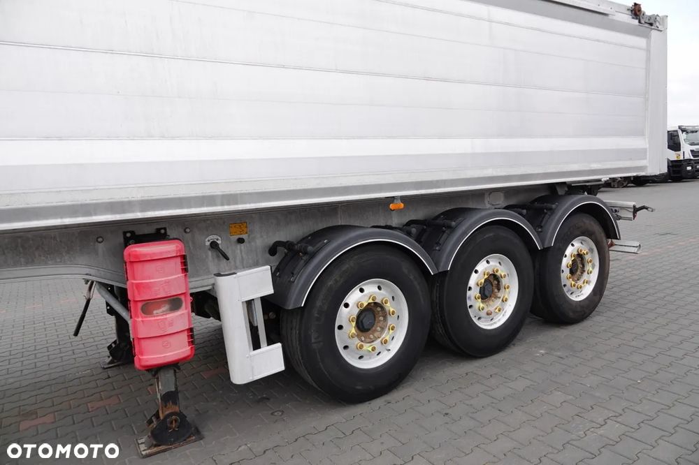 Benalu WYWROTKA / 26 m3 / ALUMINIOWA / OŚ PODNOSZONA / WAGA: 5 000 KG / ALUFELGI / SPROWADZONA - 10