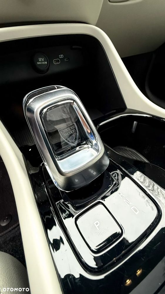 Volvo XC 40 B5 B AWD Momentum Pro - 40