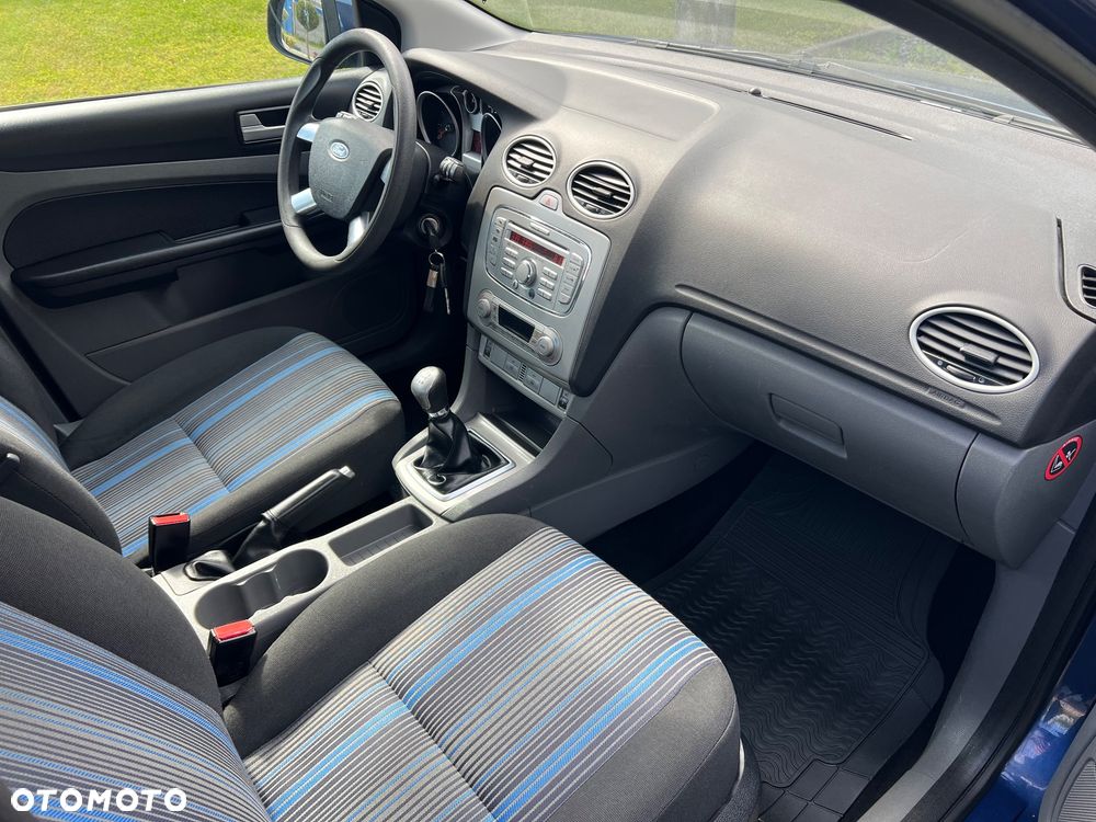 Ford Focus 1.6 16V Style+ - 12