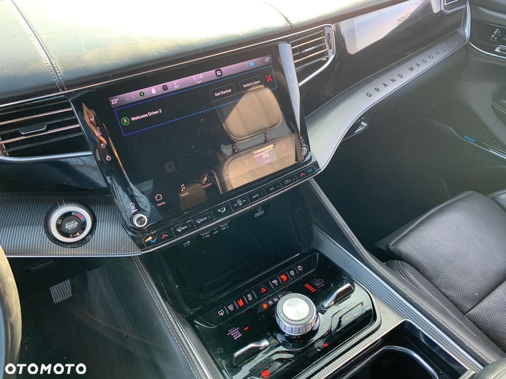 Jeep Grand Wagoneer - 15