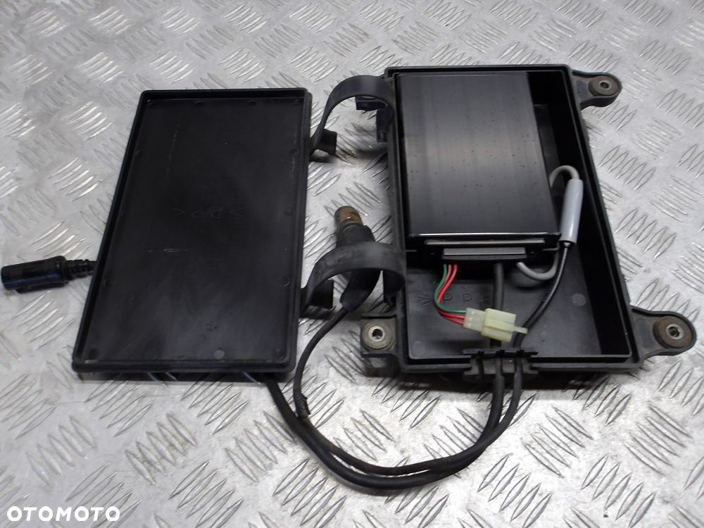 CB Radio YAMAHA XVZ 1300 ROYAL STAR VENTURE 99-07r   PN. 4XY-88182-01 - 6