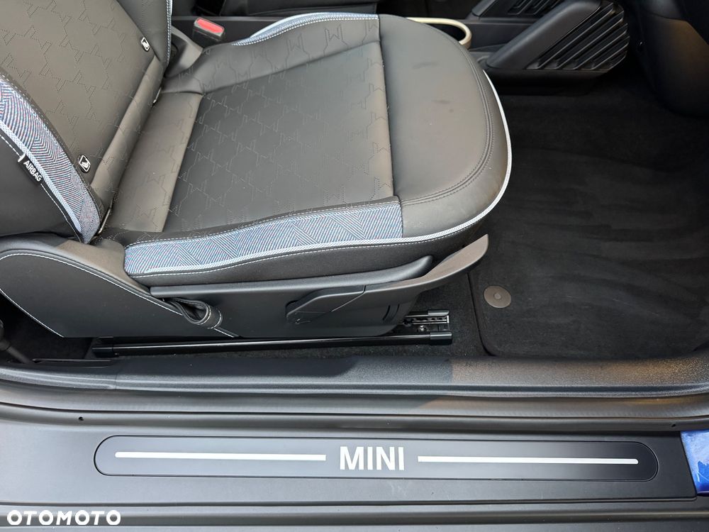MINI Cooper SE Classic Trim - 12