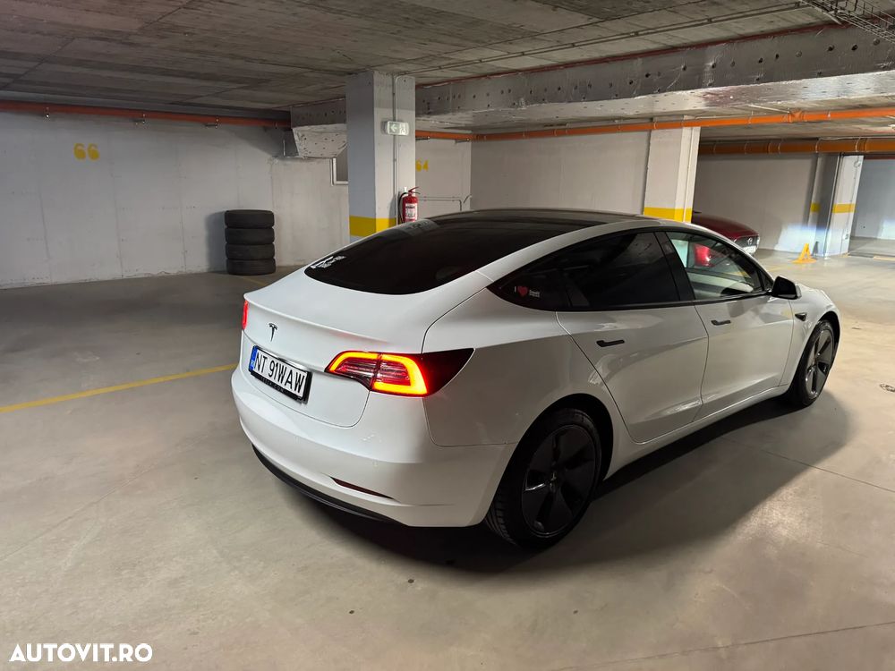 Tesla Model 3 - 3