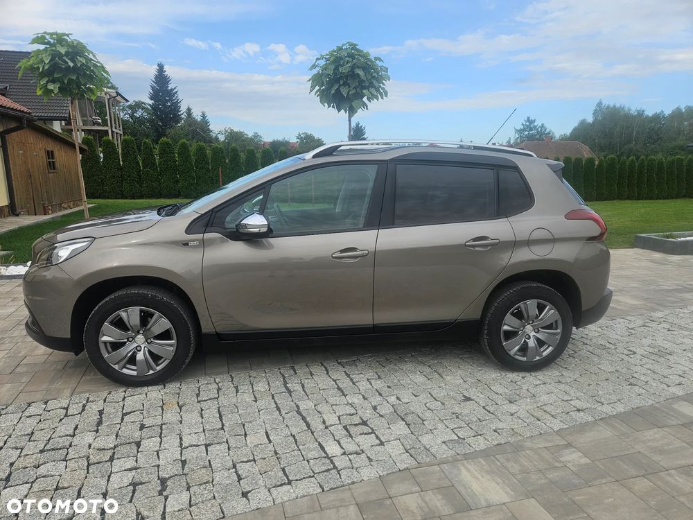 Peugeot 2008 1.2 Pure Tech Signature - 9
