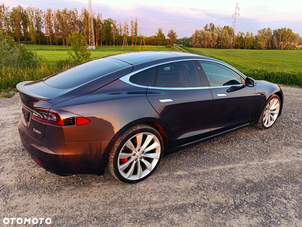 Tesla Model S - 13