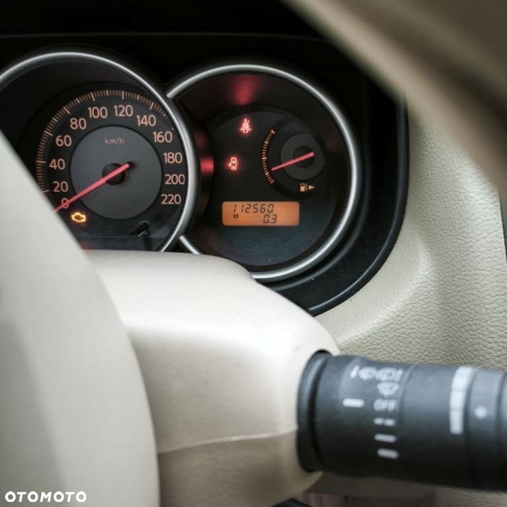 Nissan Tiida 1.6 Tekna - 11