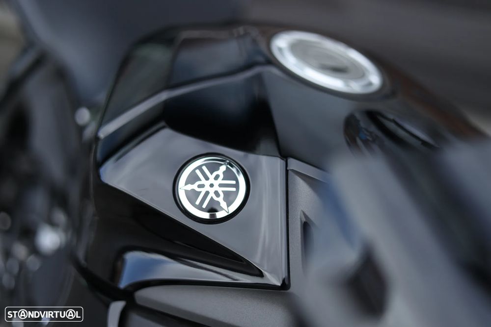 Yamaha YZF R1 Preta Akrapovic - 20