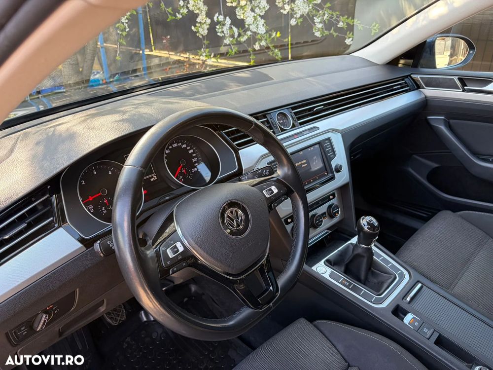Volkswagen Passat 1.6 TDI Comfortline - 8