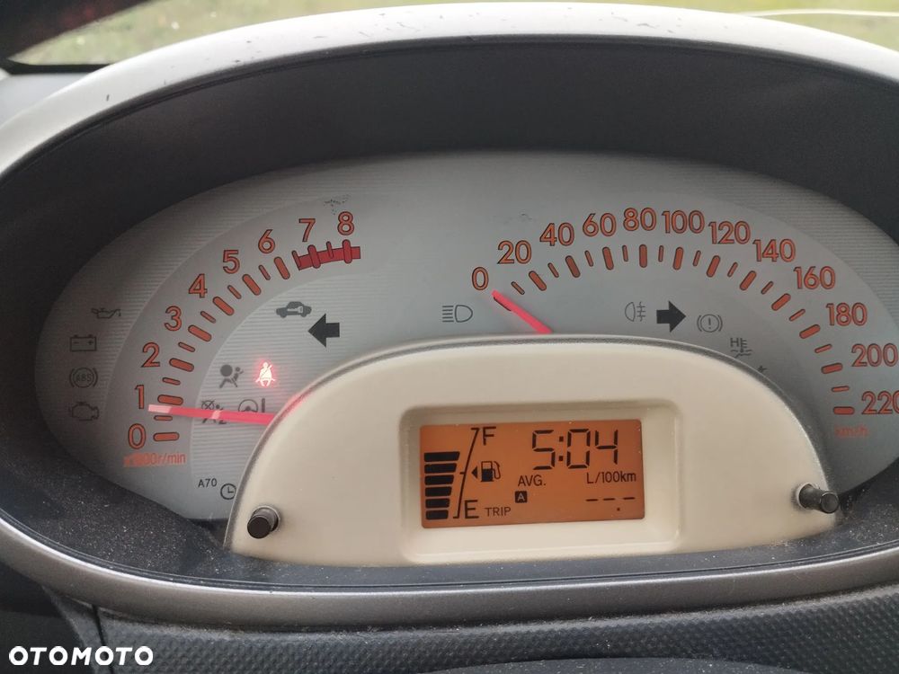 Daihatsu Sirion 1.0 - 8