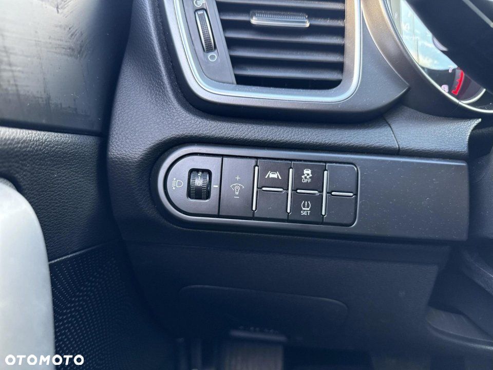 Kia Ceed - 25