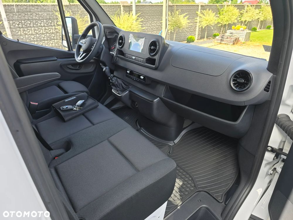 Mercedes-Benz SPRINTER 315 KONTENER 8-PALET NOWY NOWY NOWY 241Km na GWARANCJI do Wrzesień 2027r NAVI MBUX TEMPOMAT HALOGENY - 23