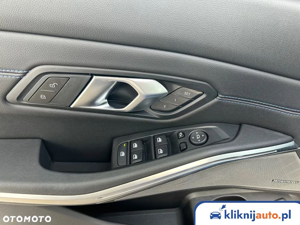 BMW Seria 3 330i xDrive M Sport sport - 12