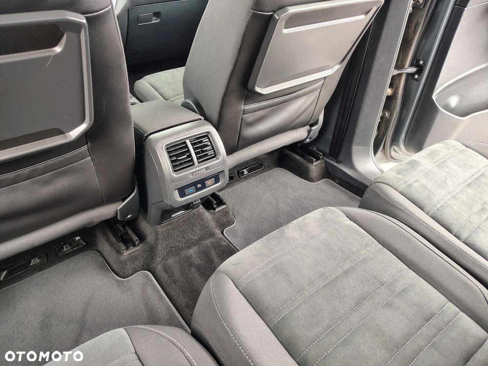 Volkswagen Touran - 17