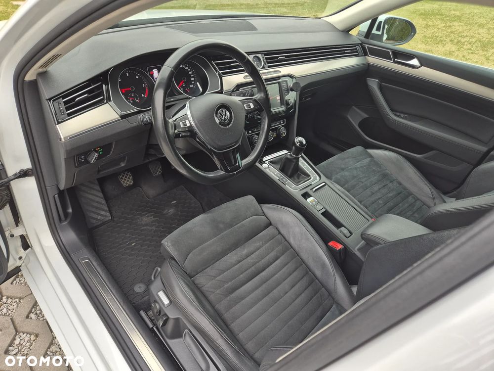 Volkswagen Passat 2.0 TDI SCR (BlueMotion Technology) 4Motion Highline - 14