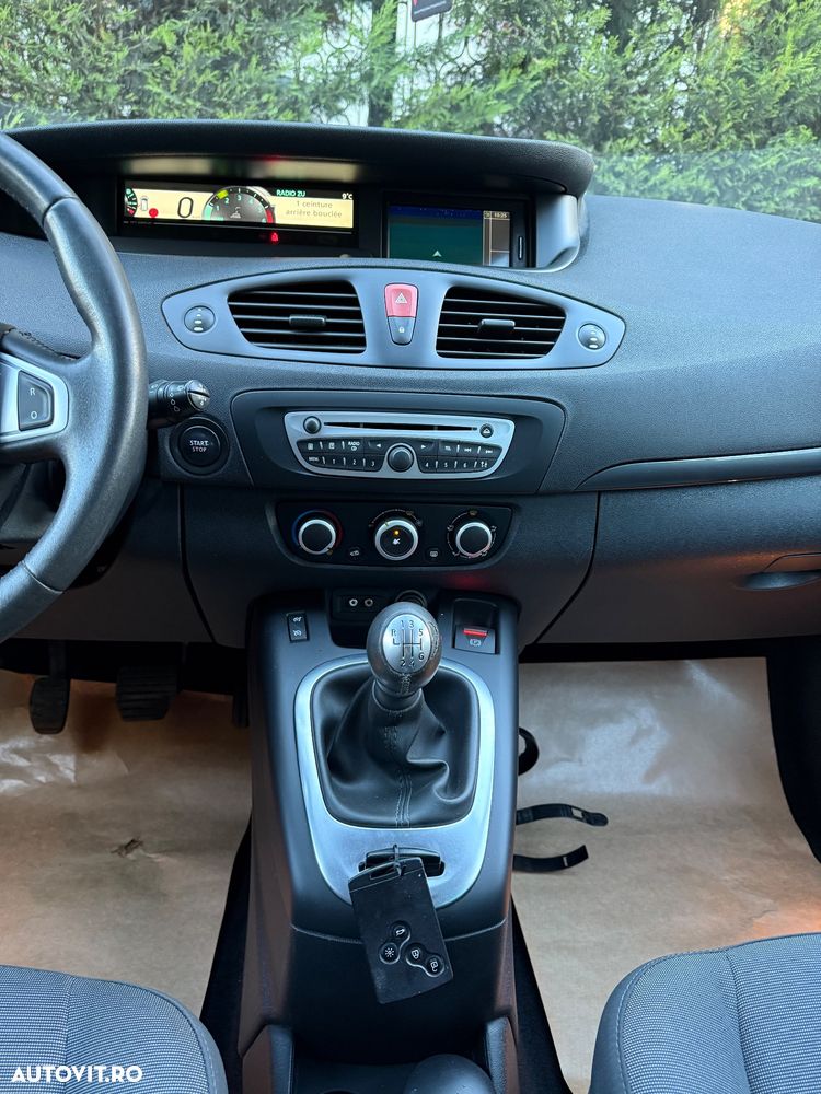 Renault Grand Scenic - 22