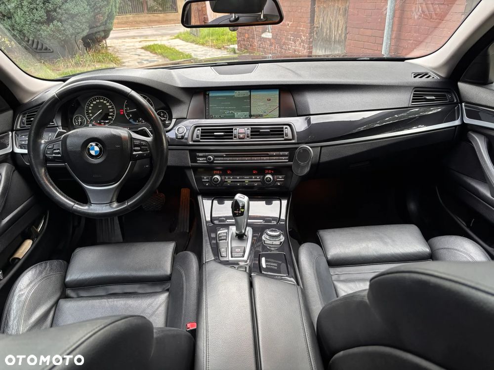BMW Seria 5 530d xDrive Modern Line - 13