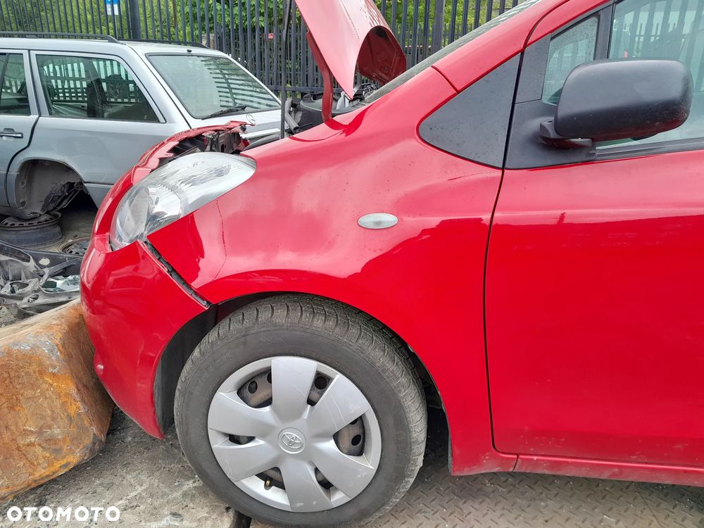 Błotnik przedni lewy TOYOTA Yaris II 05-11r. 3P0 - 1
