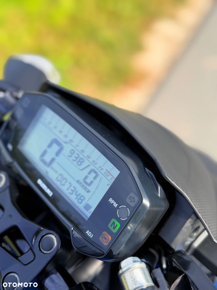 Suzuki GSX - 19