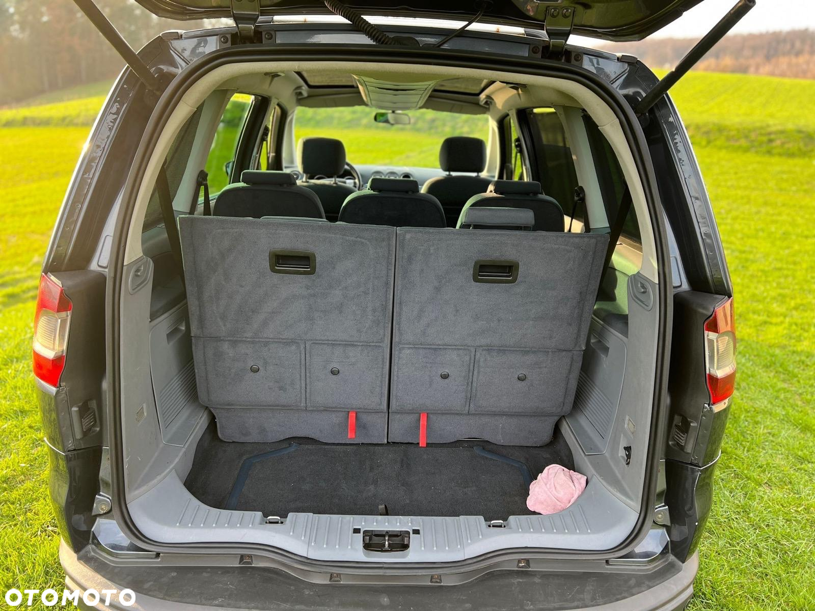 Ford Galaxy - 12