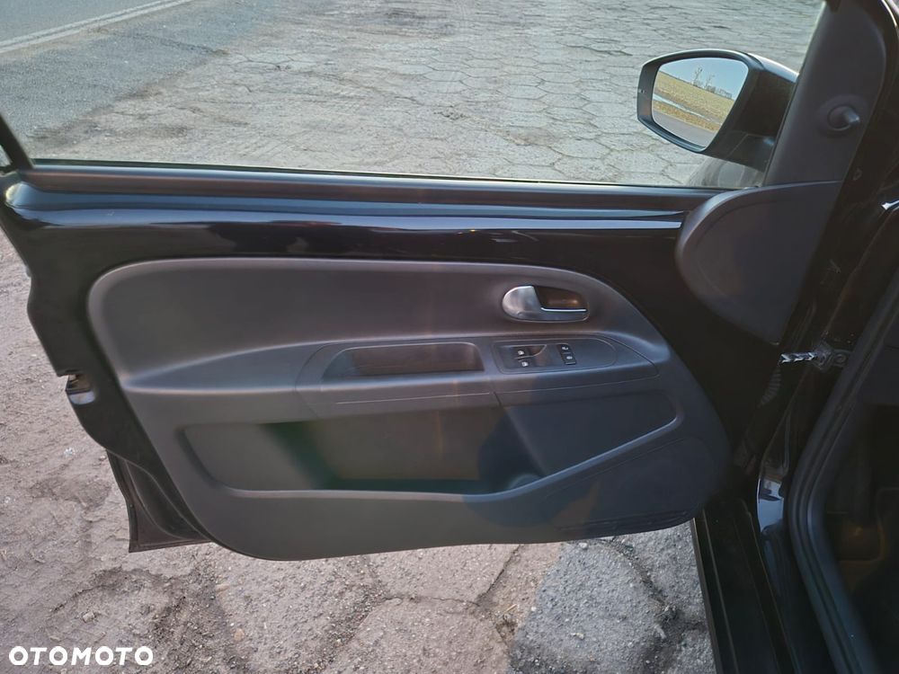 Volkswagen up! black - 10