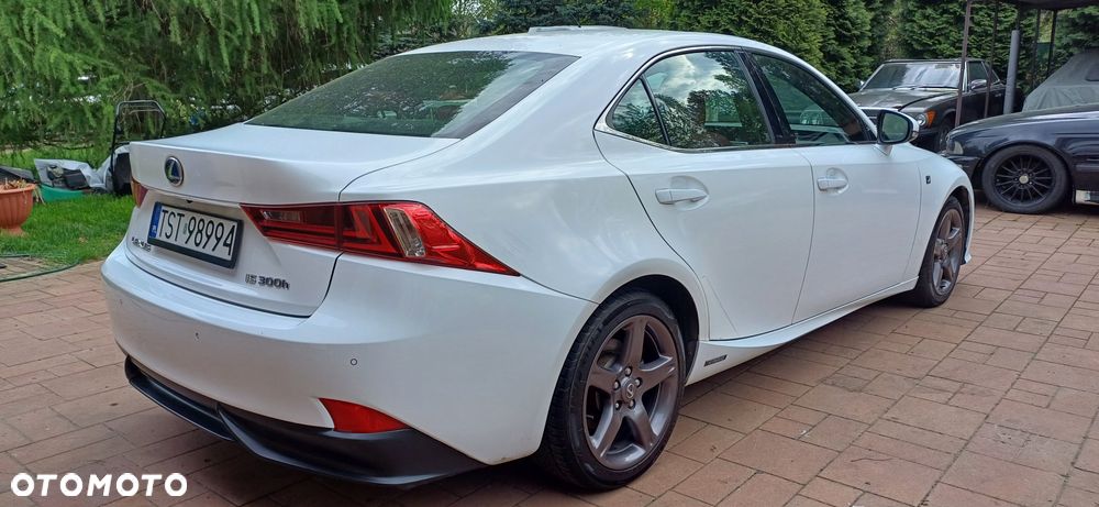 Lexus IS ver-300h-f-sport - 11