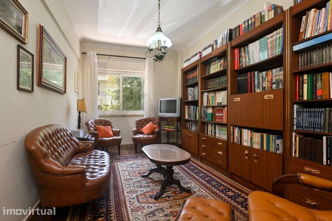 Apartamento T4 com arrecadação | Rua Abade Faria | Mem Martins | Sintr - Grande imagem: 3/24