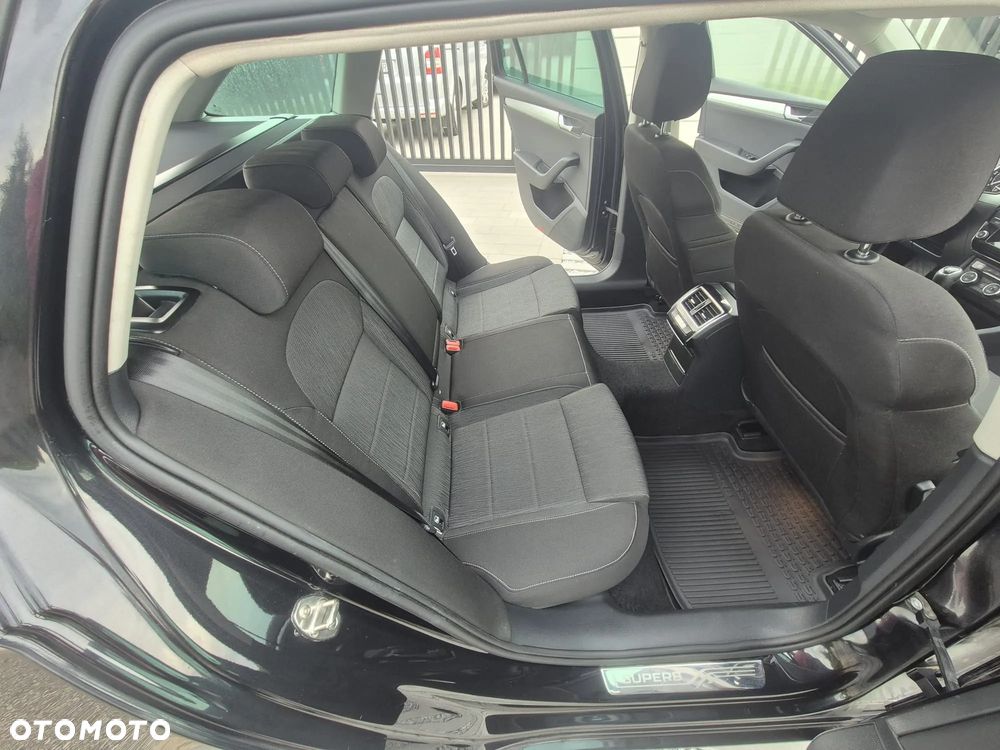 Skoda Superb 2.0 TDI Premium Edition - 28