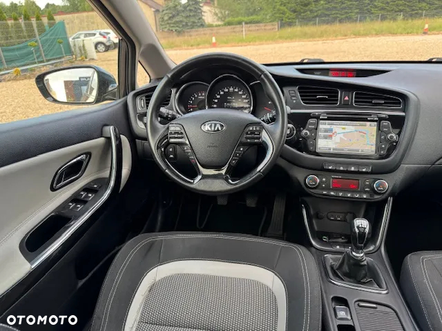 Kia Ceed 1.6 CRDi 128 ISG SW Platinum Edition - 5