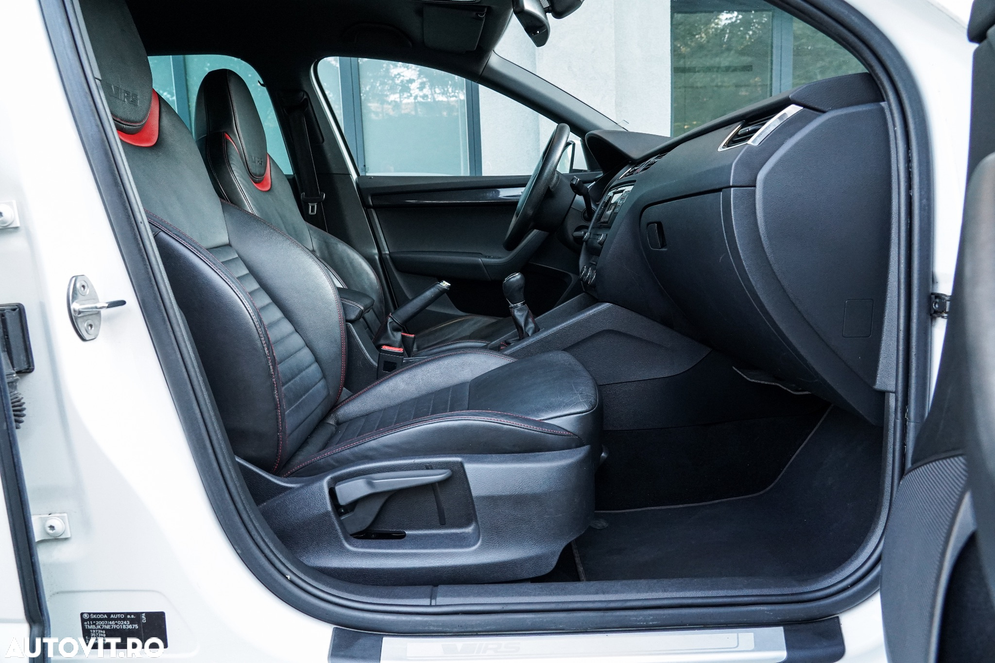 Skoda Octavia Combi 2.0 TDI RS - 16