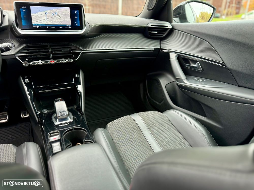 Peugeot 2008 PureTech 130 EAT8 GT - 8