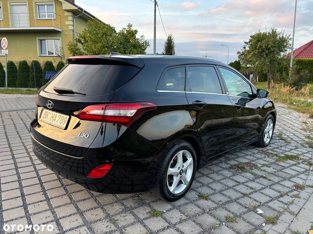 Hyundai i30 blue 1.6 CRDi Passion - 17